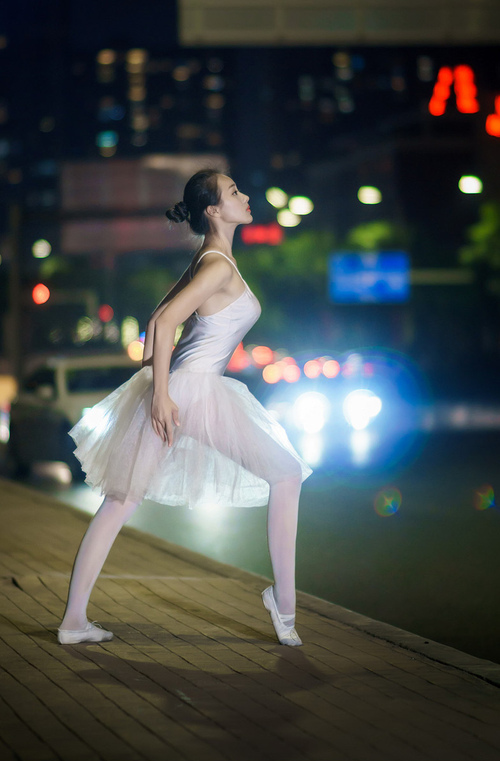 九游下载中心-“激情四溢！明星阵容拼尽全力，演绎最火爆赛事”，女明星的激动片段